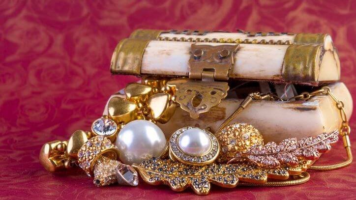 Naples jewelry buyers. Updated 2026