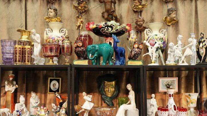 Vintage antiques buyers Naples. Updated 2026